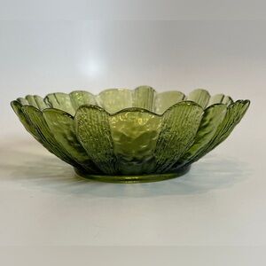 Vintage INDIANA GLASS Textured Avocado Green Glass
Sunflower Serving Bowl